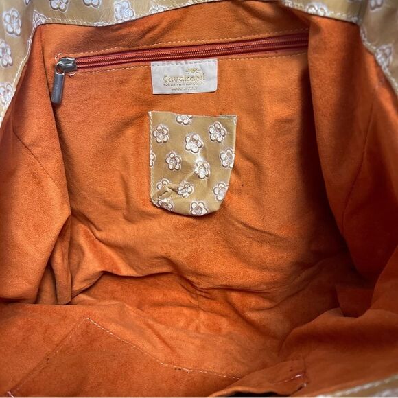Cavalcanti Leather Tan Embossed Flower Shoulder Handbag Made in Italy - Picture 8 of 11